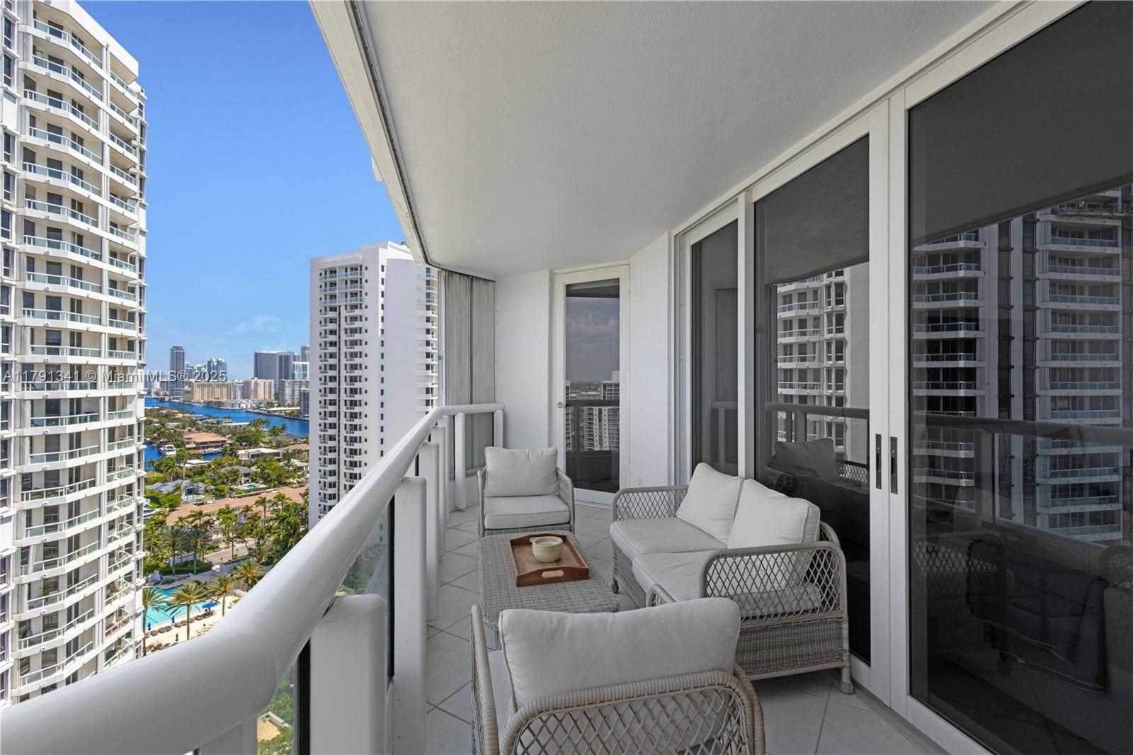 Small Image of 21055 YACHT CLUB DR #2203, Aventura Number 27