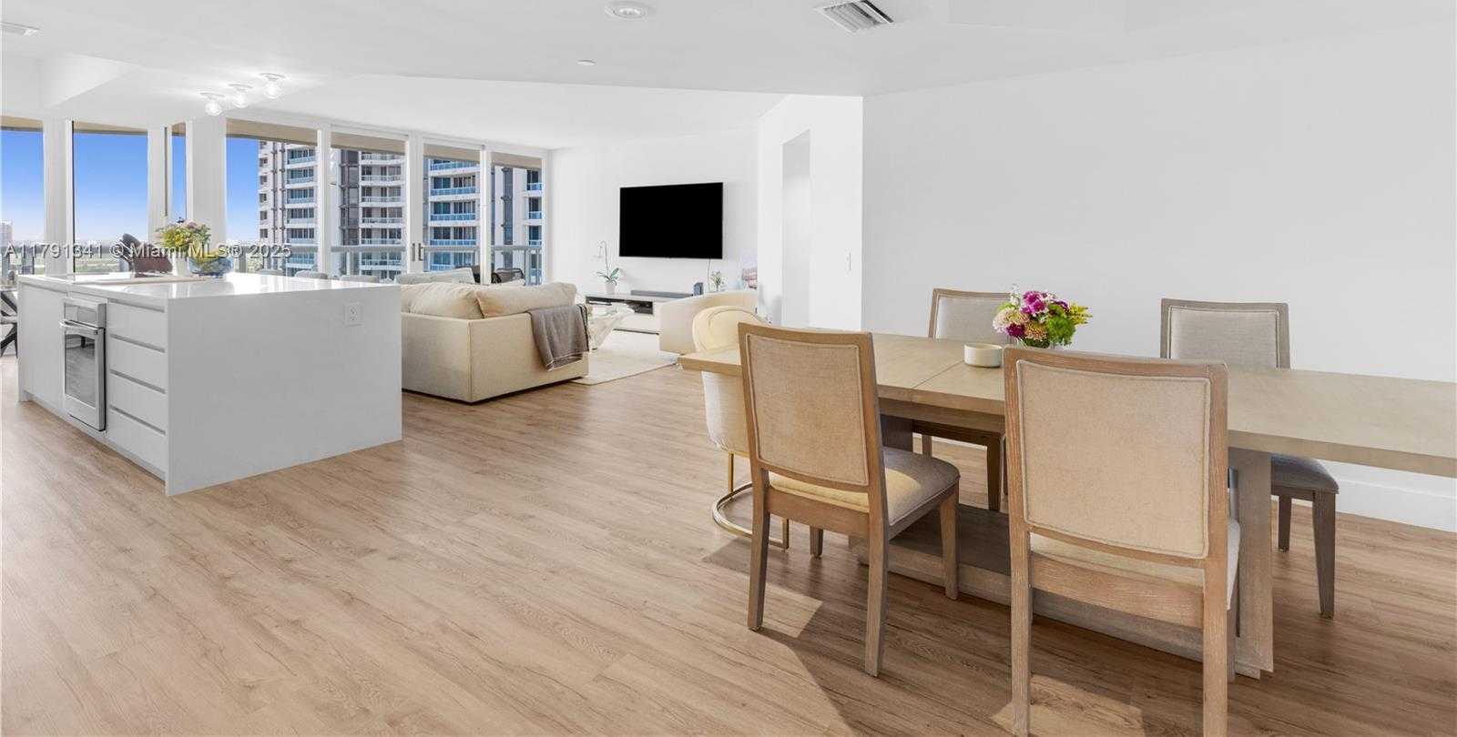 Small Image of 21055 YACHT CLUB DR #2203, Aventura Number 4