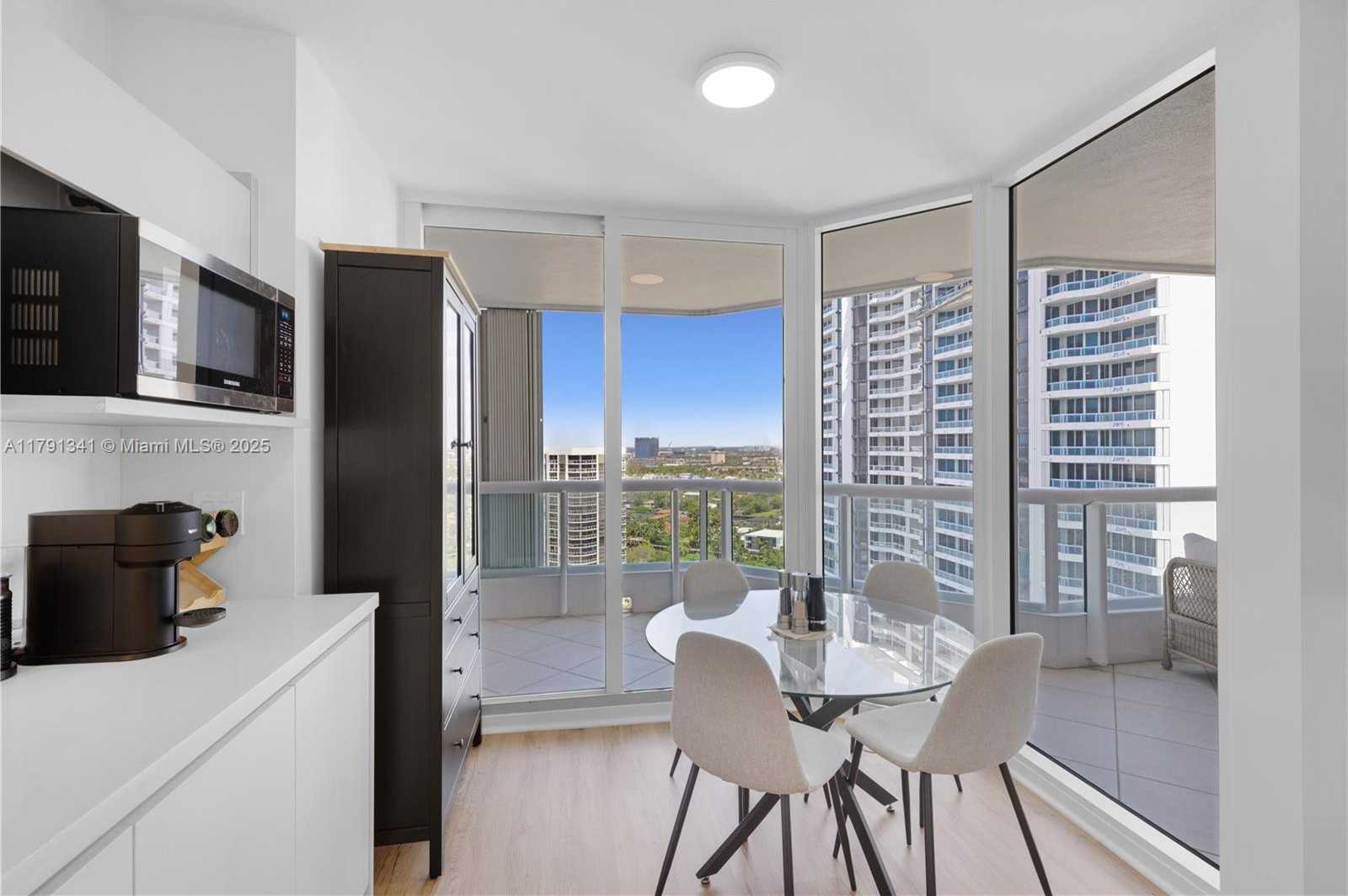 Small Image of 21055 YACHT CLUB DR #2203, Aventura Number 8