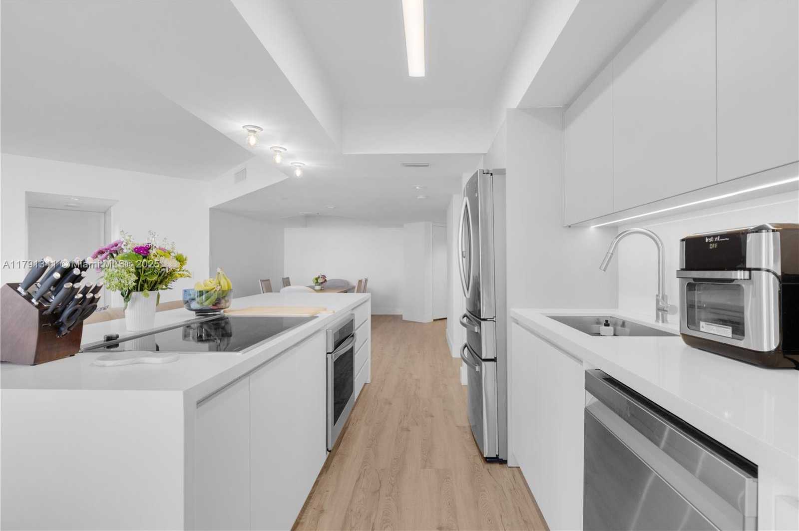 Small Image of 21055 YACHT CLUB DR #2203, Aventura Number 9