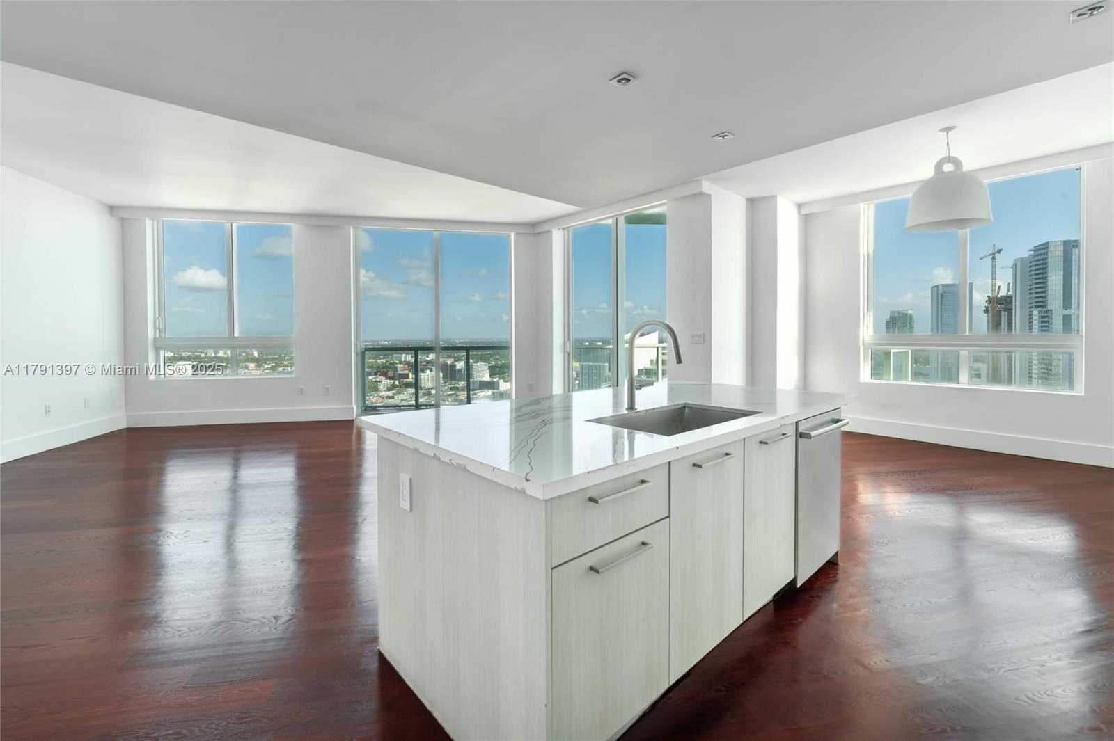 Small Image of 1900 NORTH BAYSHORE DR #4412, Miami Number 16