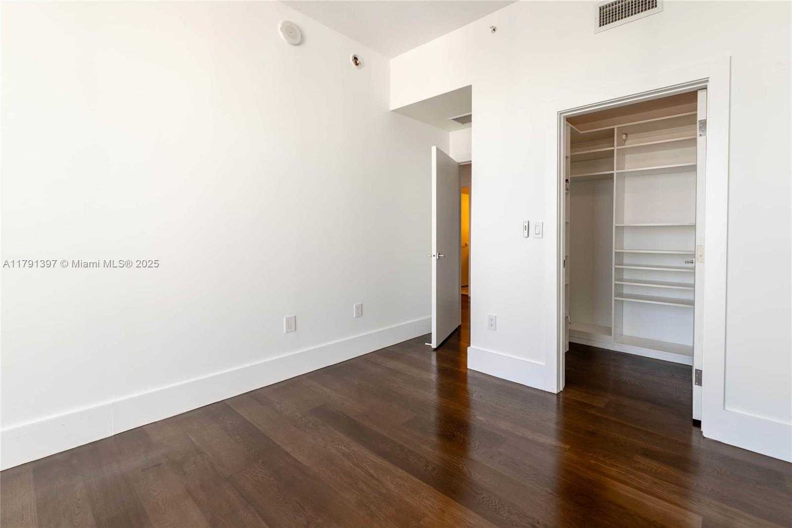 Small Image of 1900 NORTH BAYSHORE DR #4412, Miami Number 24