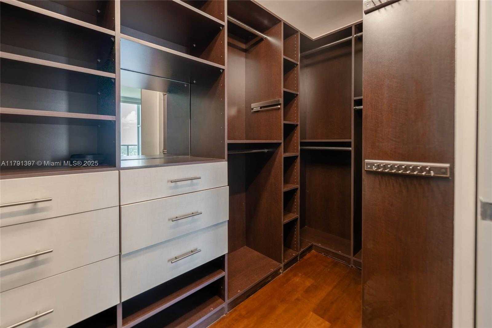 Small Image of 1900 NORTH BAYSHORE DR #4412, Miami Number 26