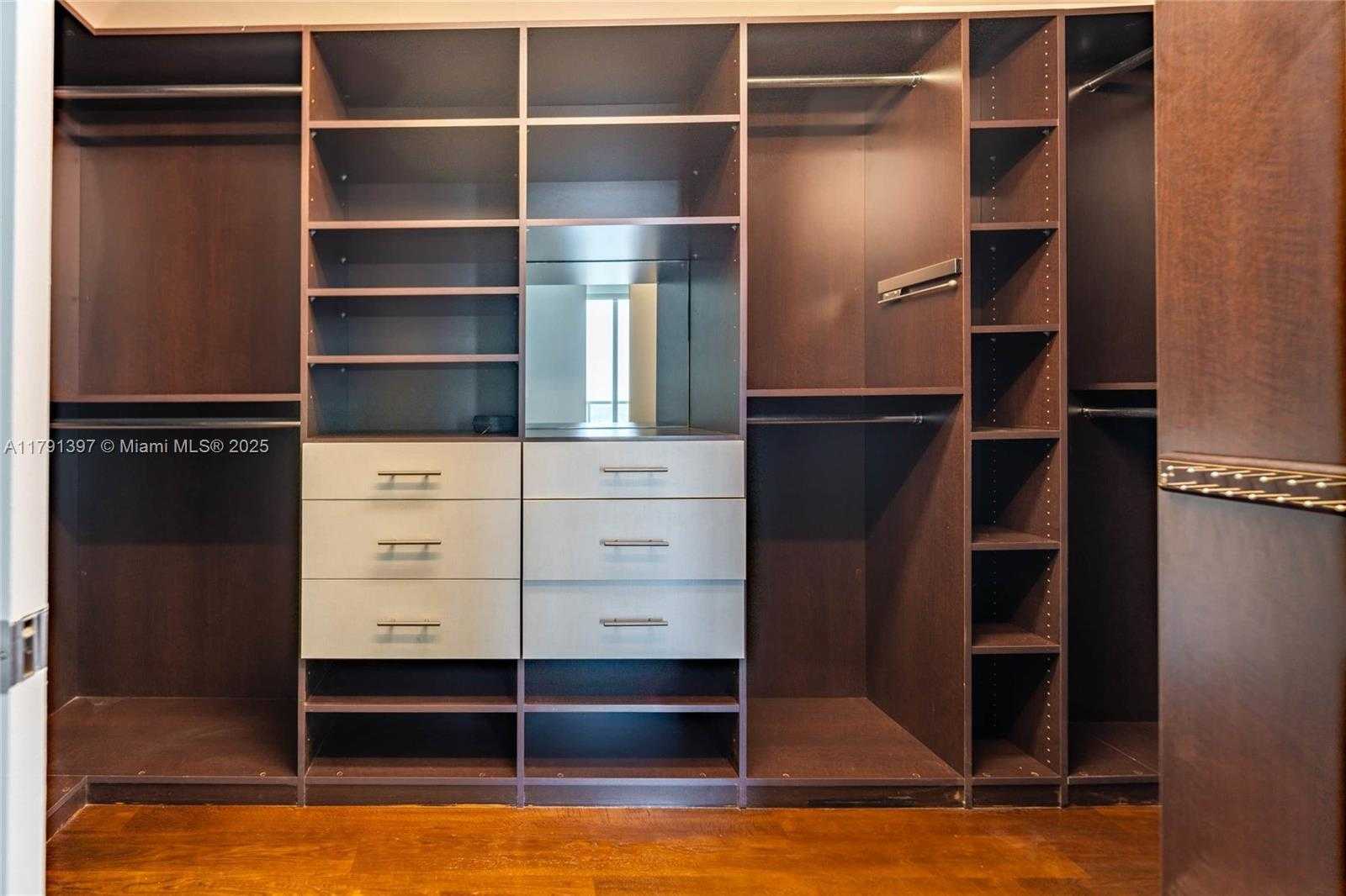 Small Image of 1900 NORTH BAYSHORE DR #4412, Miami Number 27
