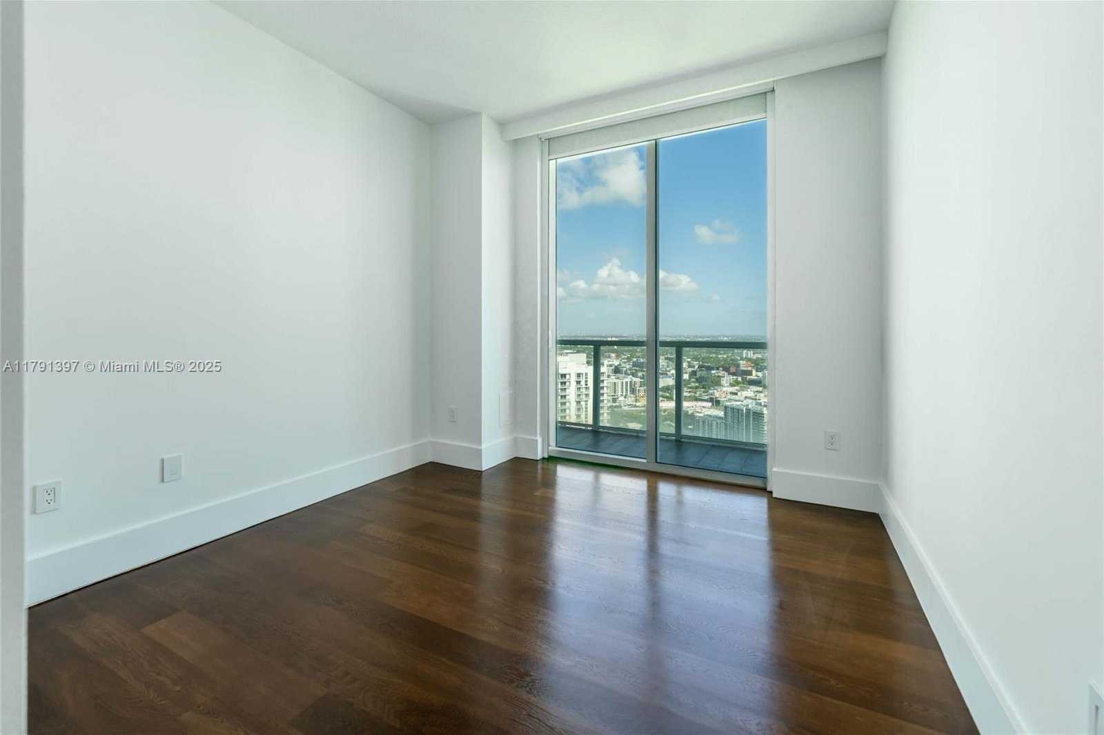 Small Image of 1900 NORTH BAYSHORE DR #4412, Miami Number 31