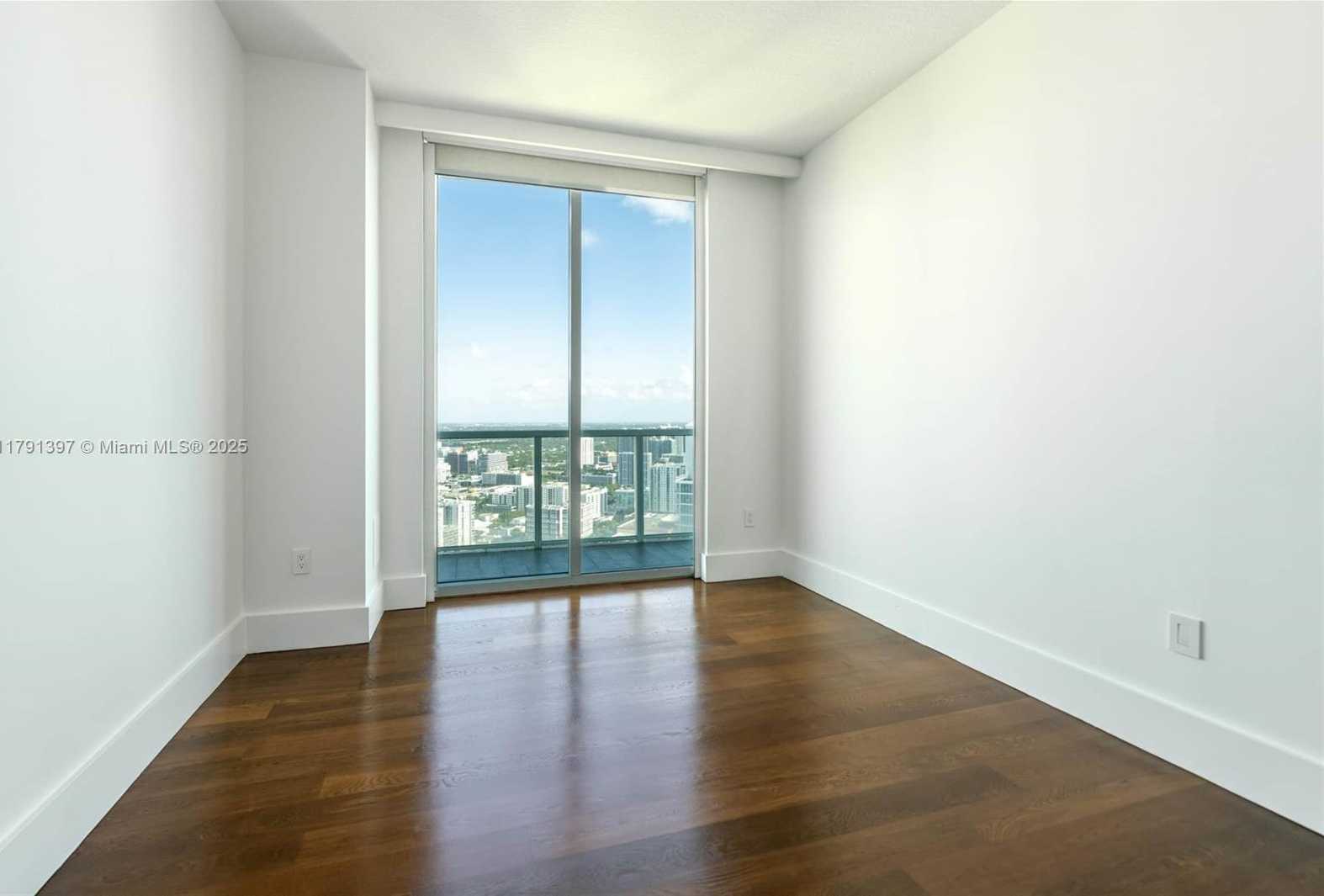 Small Image of 1900 NORTH BAYSHORE DR #4412, Miami Number 36