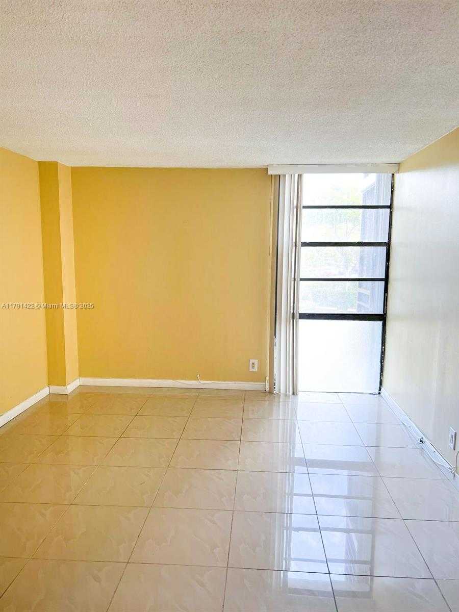 Small Image of 20400 E Country Club Dr, Aventura, FL 33180, USA Number 10
