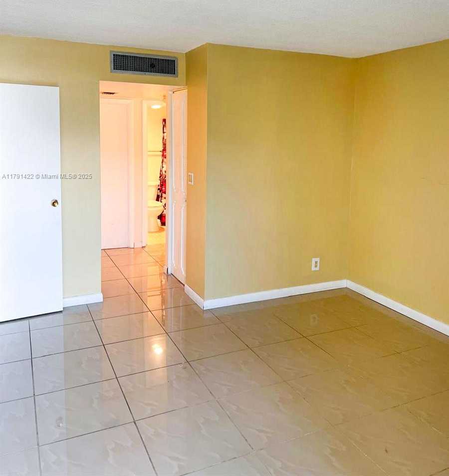 Small Image of 20400 E Country Club Dr, Aventura, FL 33180, USA Number 11