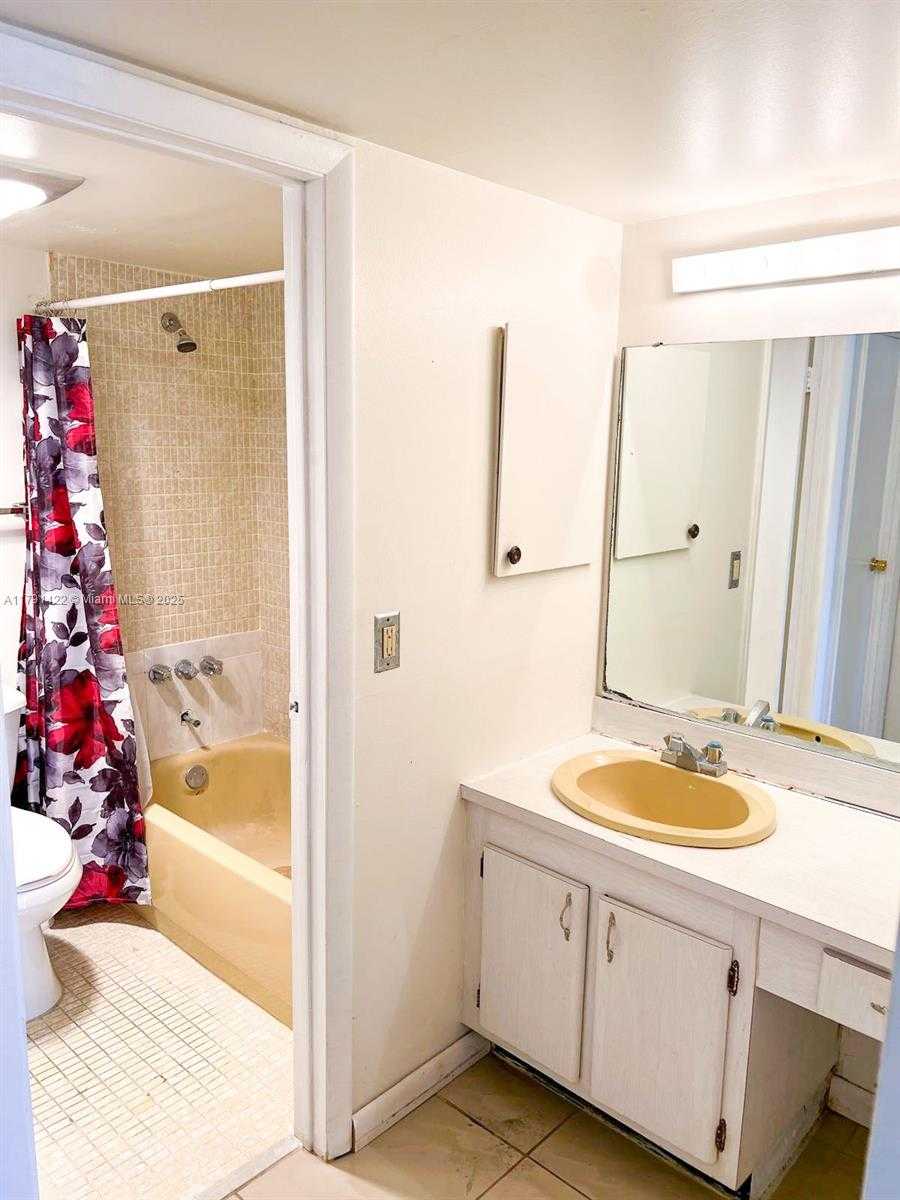 Small Image of 20400 E Country Club Dr, Aventura, FL 33180, USA Number 13