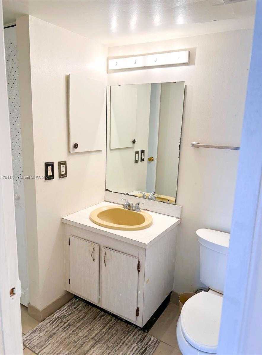Small Image of 20400 E Country Club Dr, Aventura, FL 33180, USA Number 16