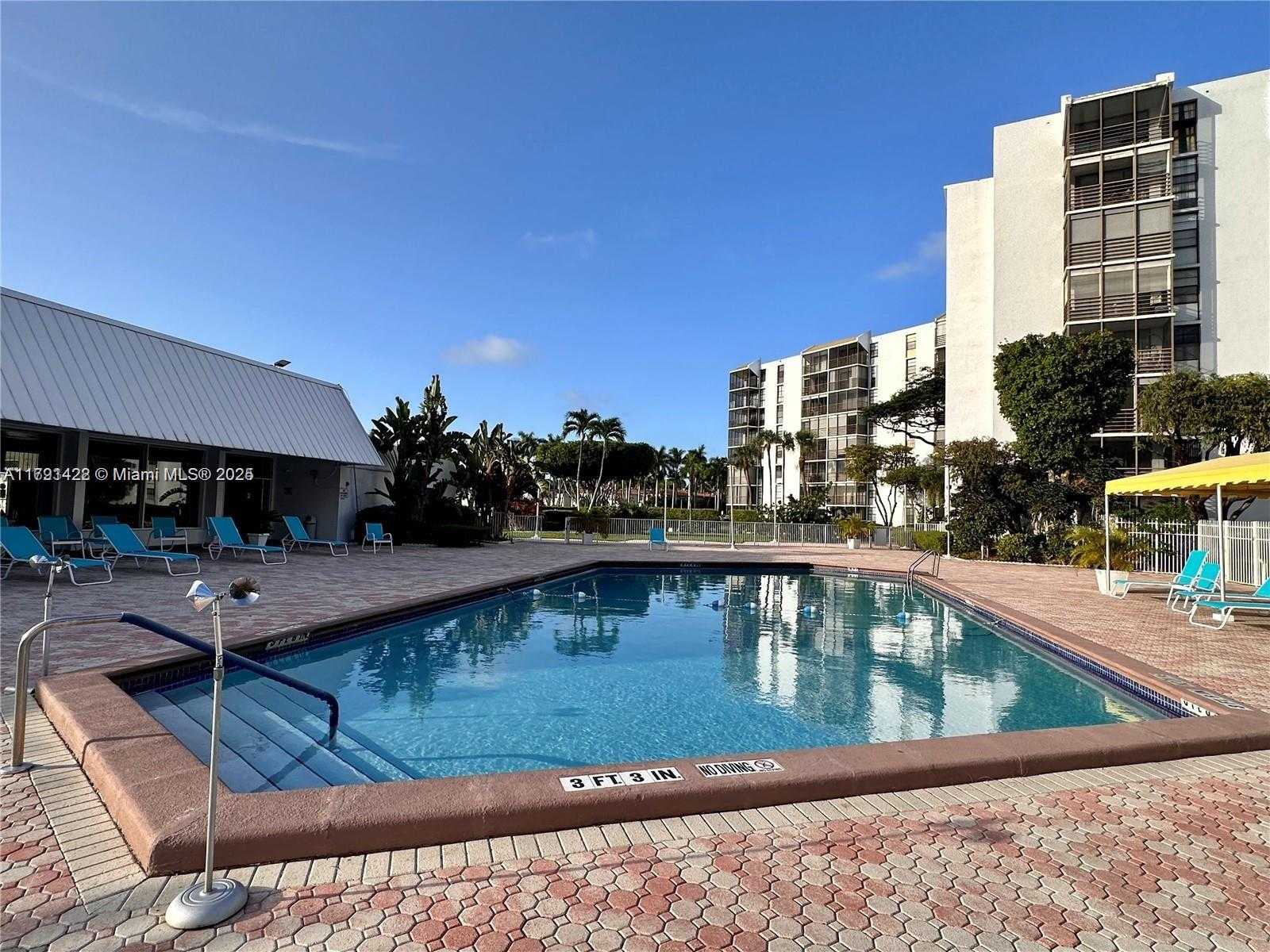 Small Image of 20400 E Country Club Dr, Aventura, FL 33180, USA Number 19