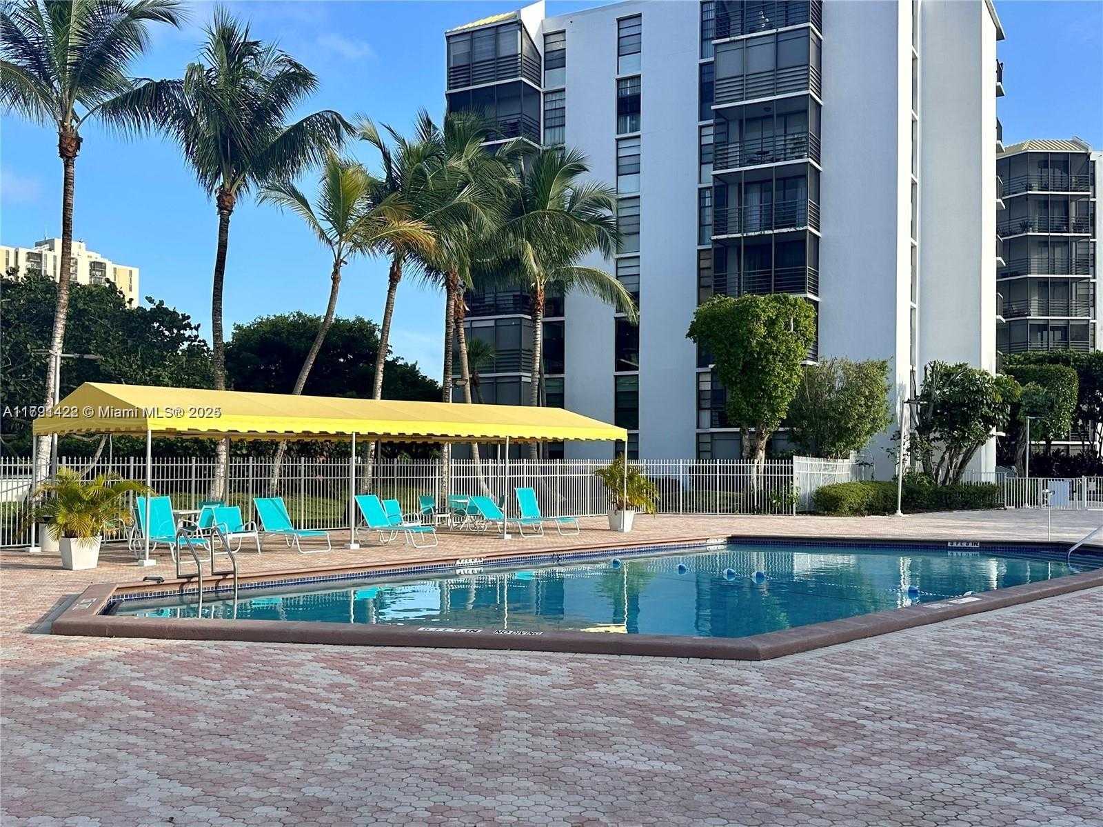 Small Image of 20400 E Country Club Dr, Aventura, FL 33180, USA Number 20