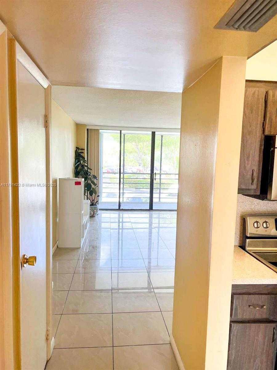 Small Image of 20400 E Country Club Dr, Aventura, FL 33180, USA Number 5