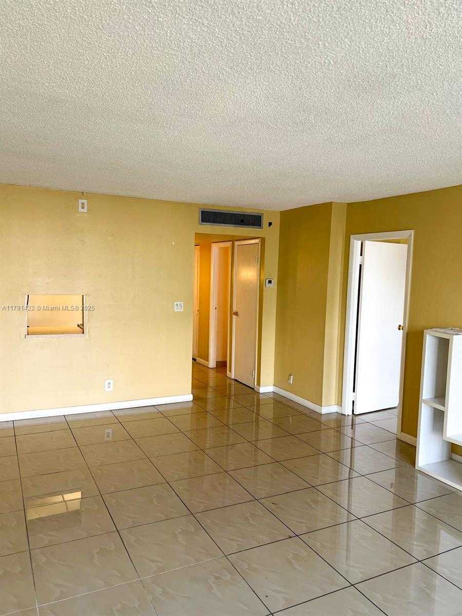 Small Image of 20400 E Country Club Dr, Aventura, FL 33180, USA Number 6