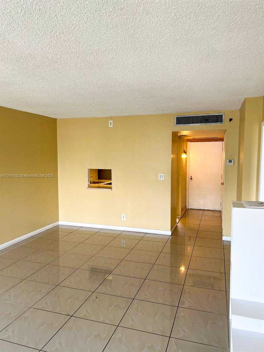 Small Image of 20400 E Country Club Dr, Aventura, FL 33180, USA Number 7