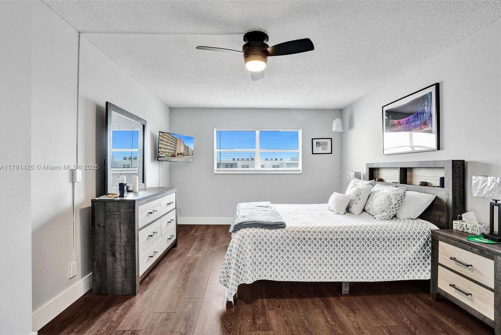 Small Image of 1001 NORTH EAST 14TH AVE #704, Hallandale Beach Number 15