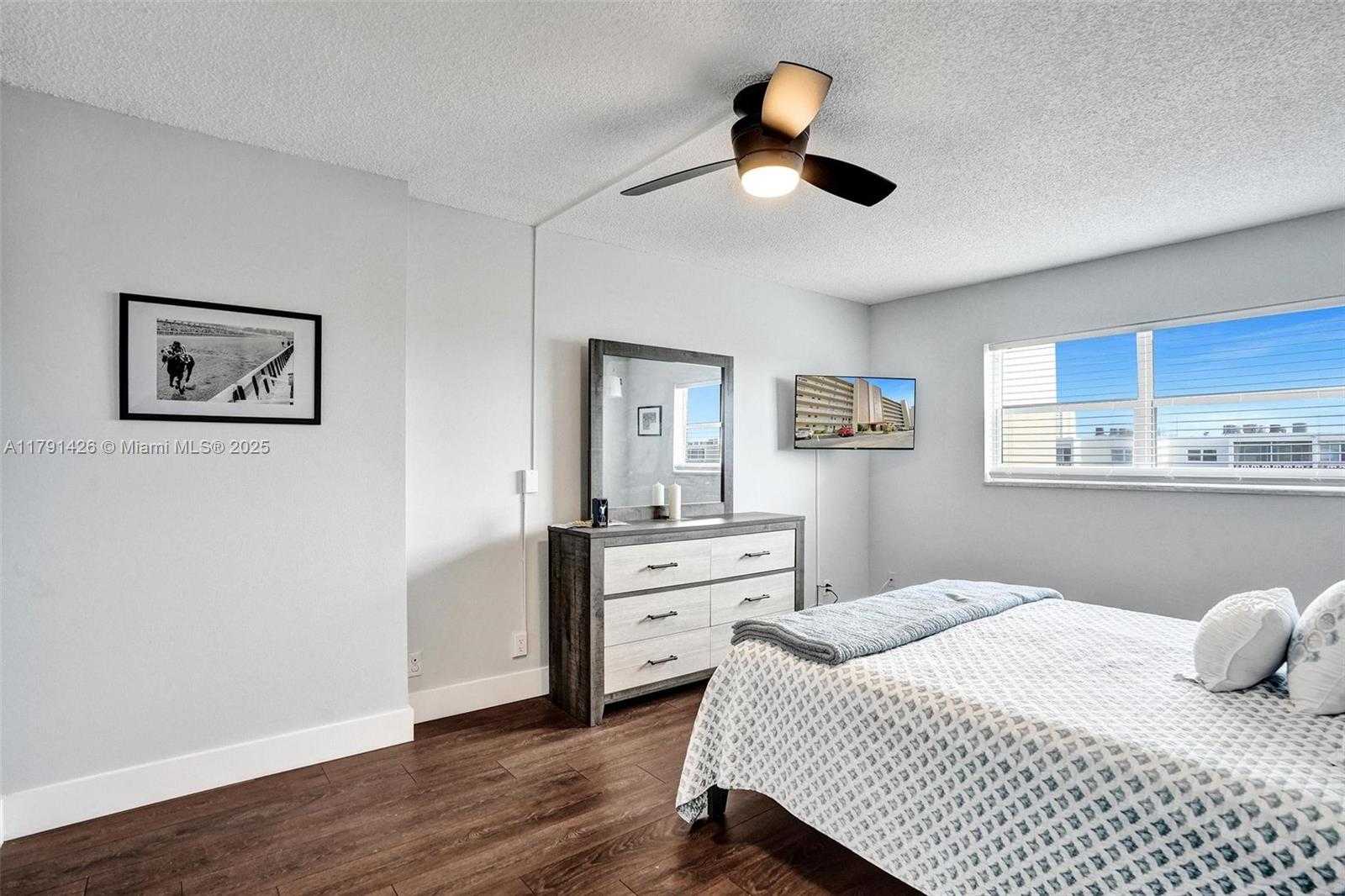 Small Image of 1001 NORTH EAST 14TH AVE #704, Hallandale Beach Number 17