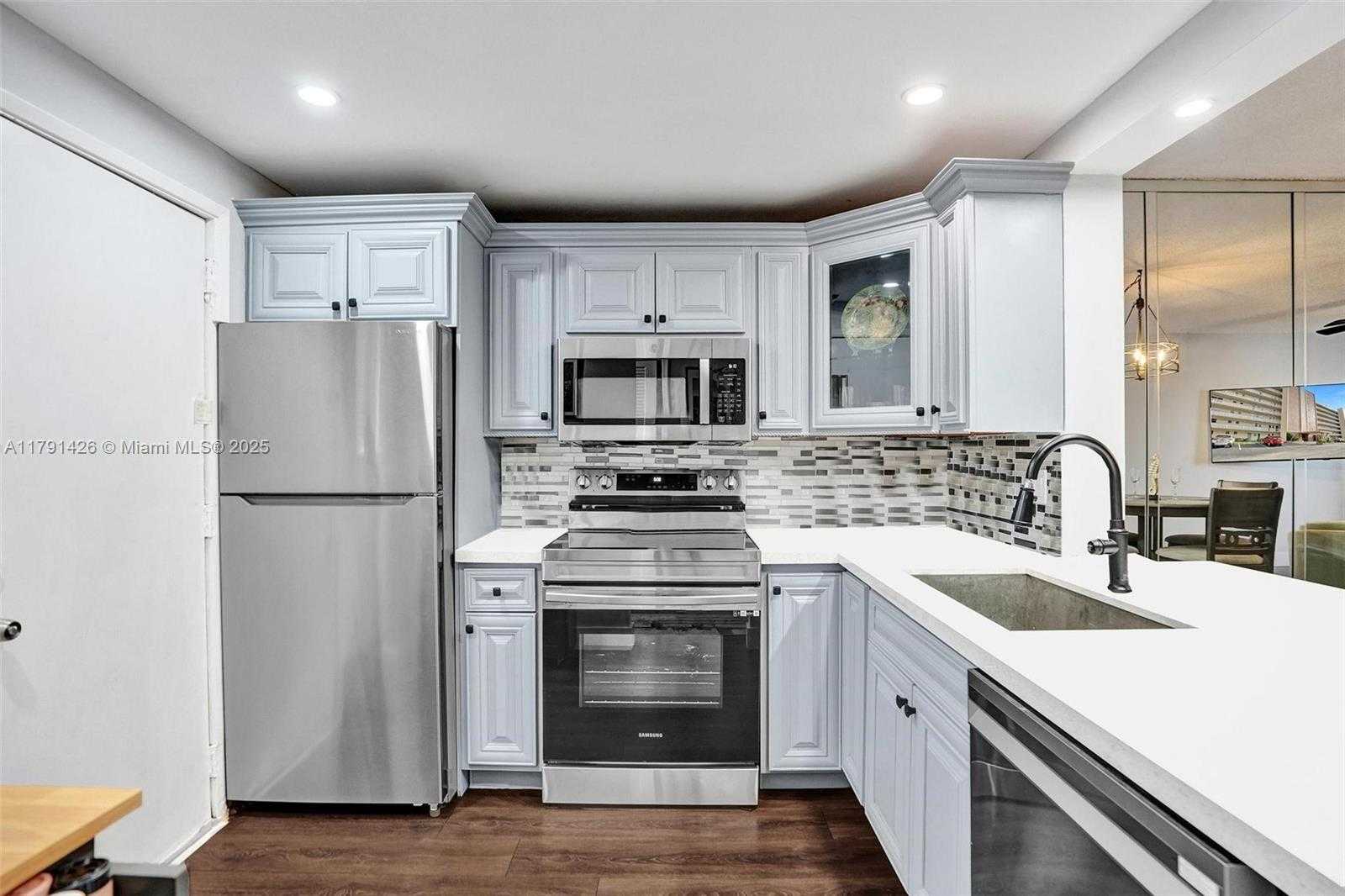 Small Image of 1001 NORTH EAST 14TH AVE #704, Hallandale Beach Number 5
