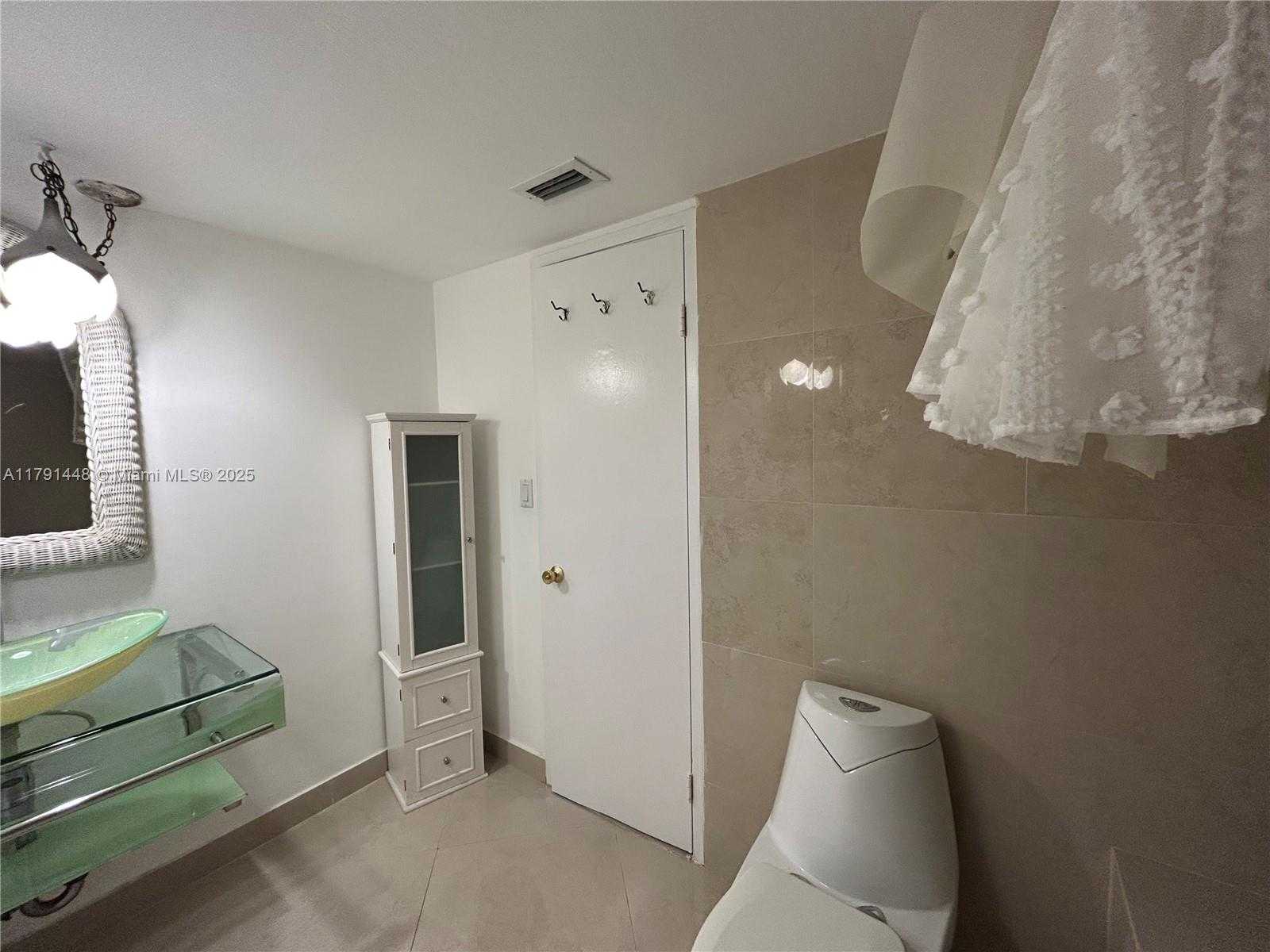 Small Image of 1750 NORTH EAST 191ST ST #201-1, Miami Number 6
