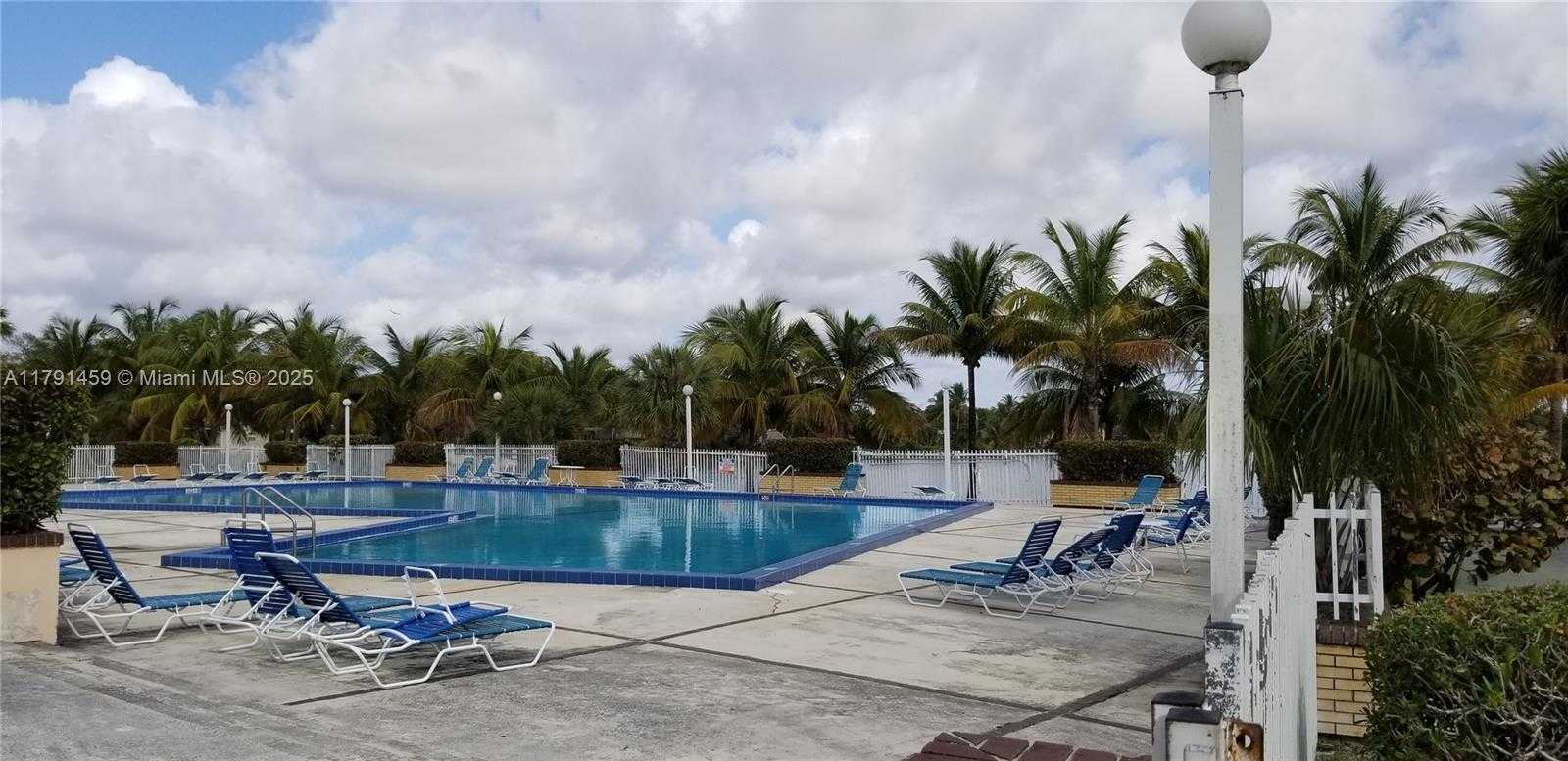 Small Image of 14201 NORTH KENDALL DR #212-D, Miami Number 2