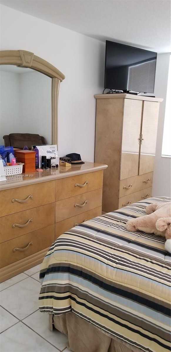 Small Image of 14201 NORTH KENDALL DR #212-D, Miami Number 28