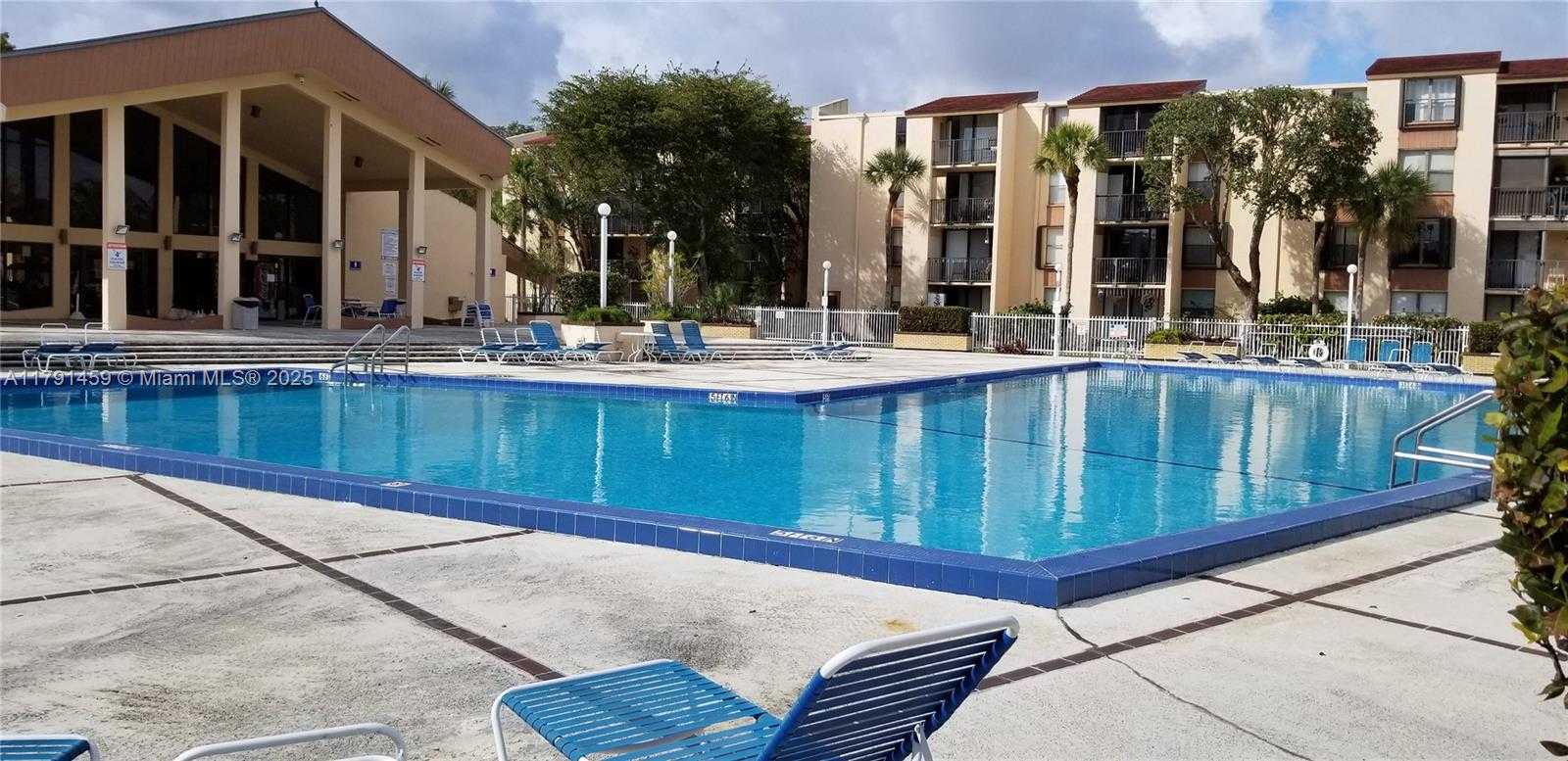 Small Image of 14201 NORTH KENDALL DR #212-D, Miami Number 3