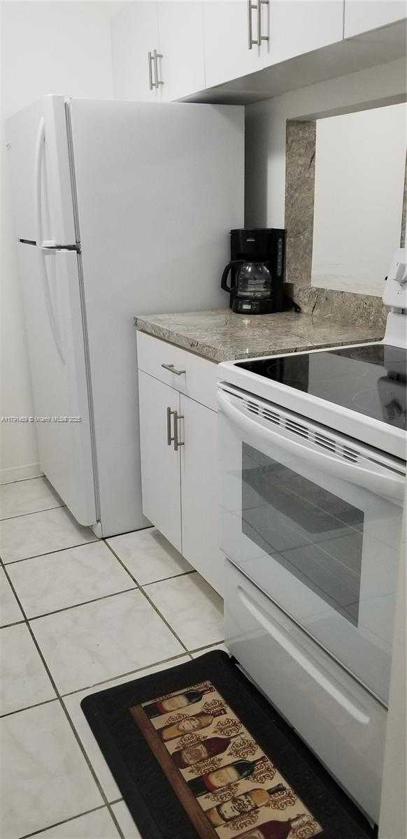 Small Image of 14201 NORTH KENDALL DR #212-D, Miami Number 37
