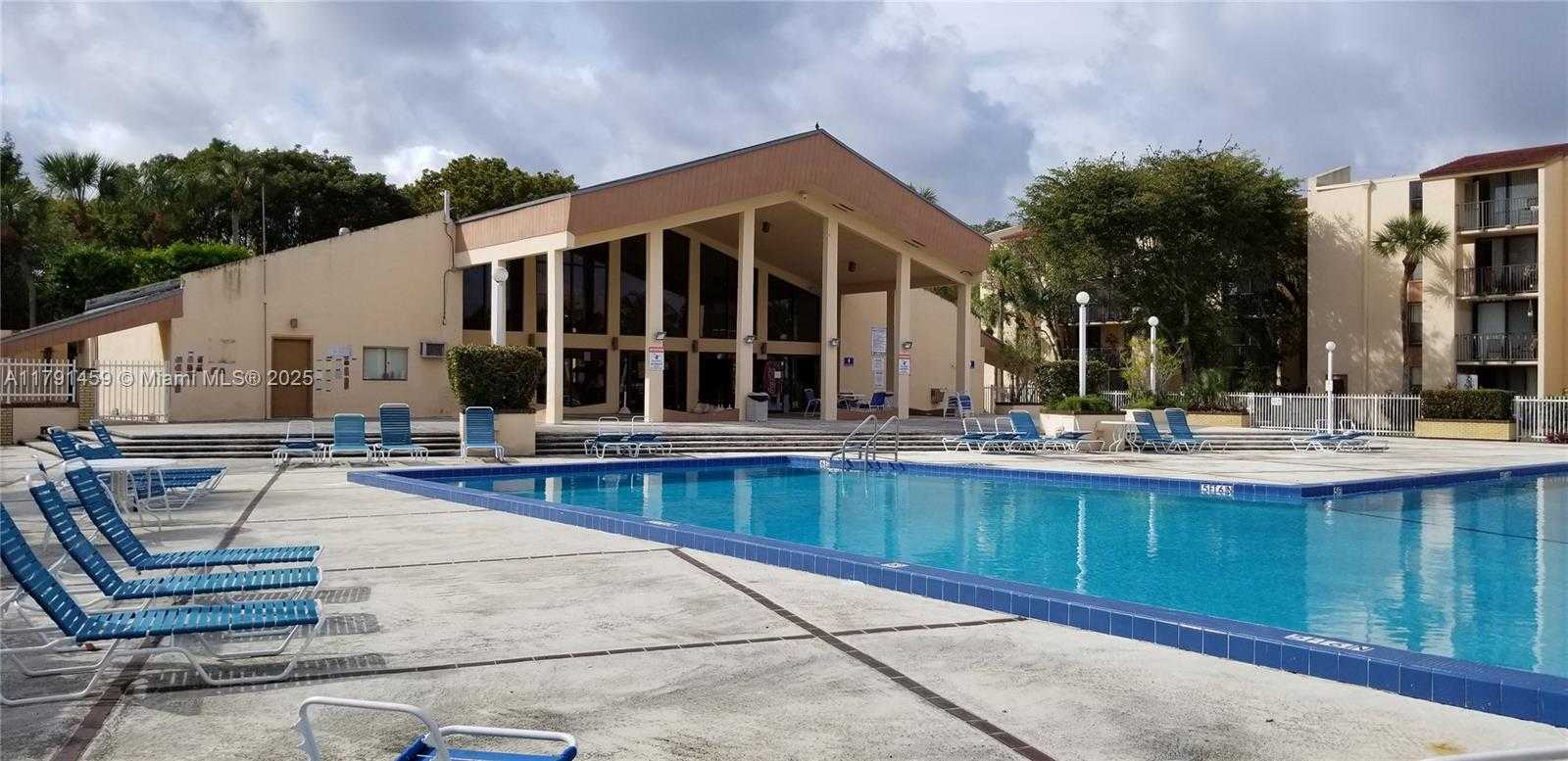 Small Image of 14201 NORTH KENDALL DR #212-D, Miami Number 4