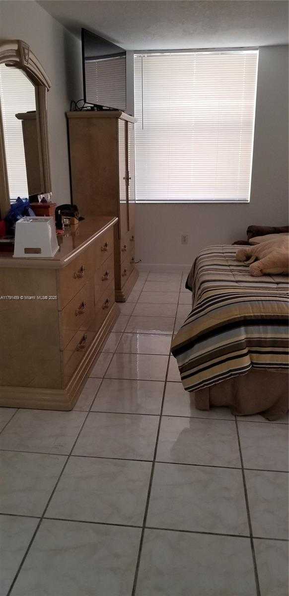 Small Image of 14201 NORTH KENDALL DR #212-D, Miami Number 49