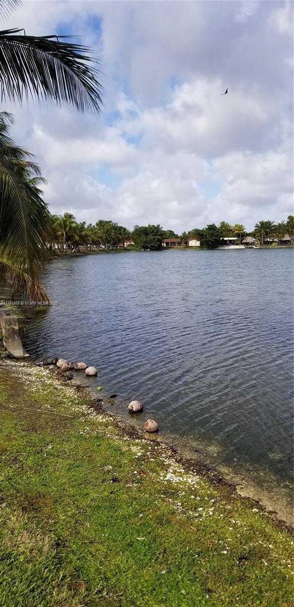 Small Image of 14201 NORTH KENDALL DR #212-D, Miami Number 6