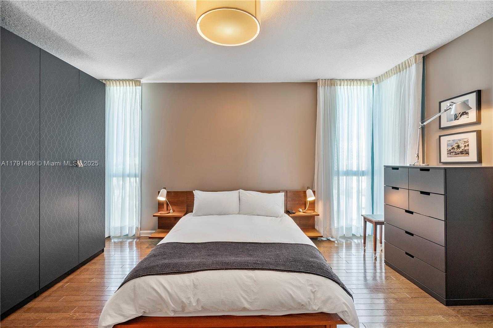 Small Image of 1500 OCEAN DR #810, Miami Beach Number 10