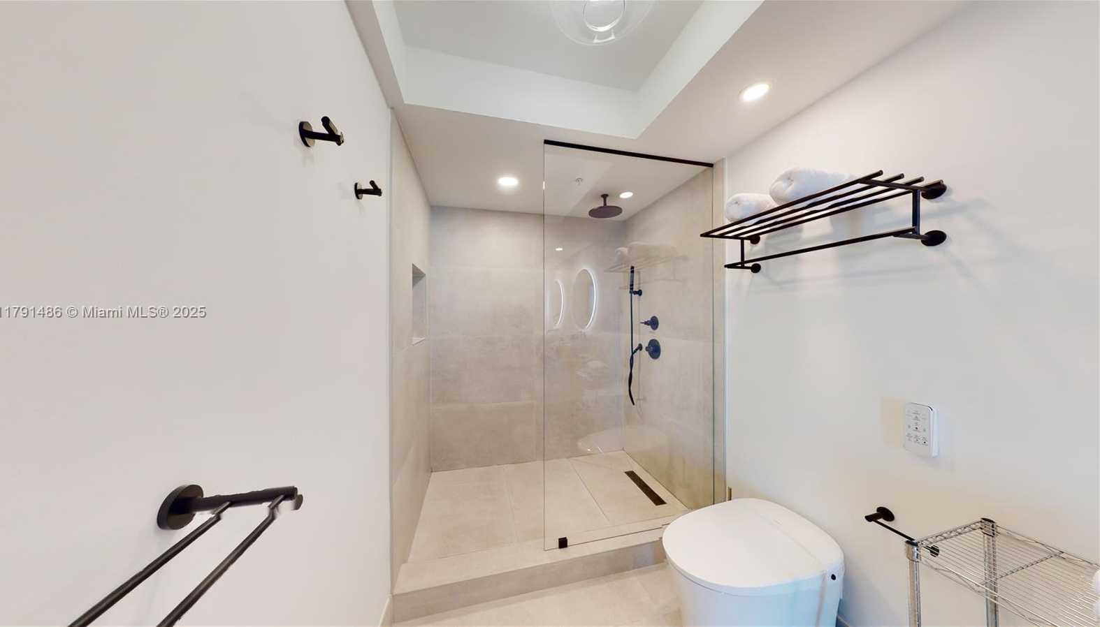 Small Image of 1500 OCEAN DR #810, Miami Beach Number 14