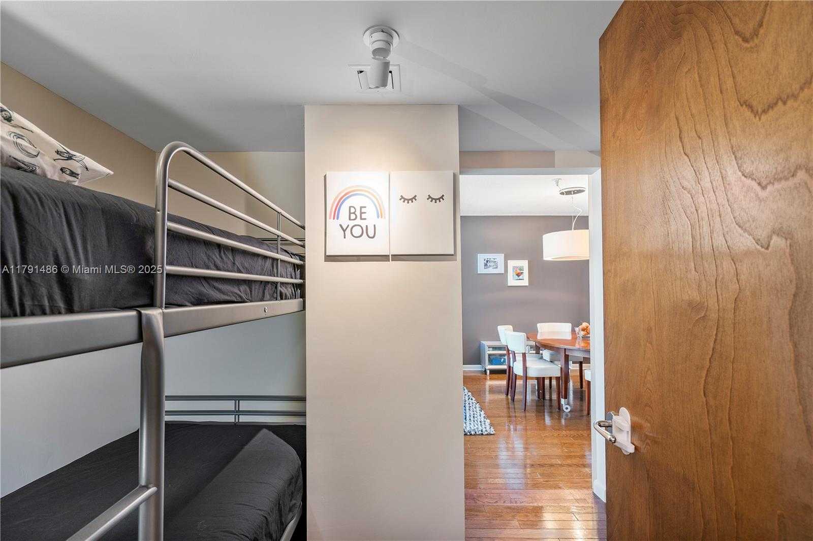 Small Image of 1500 OCEAN DR #810, Miami Beach Number 17
