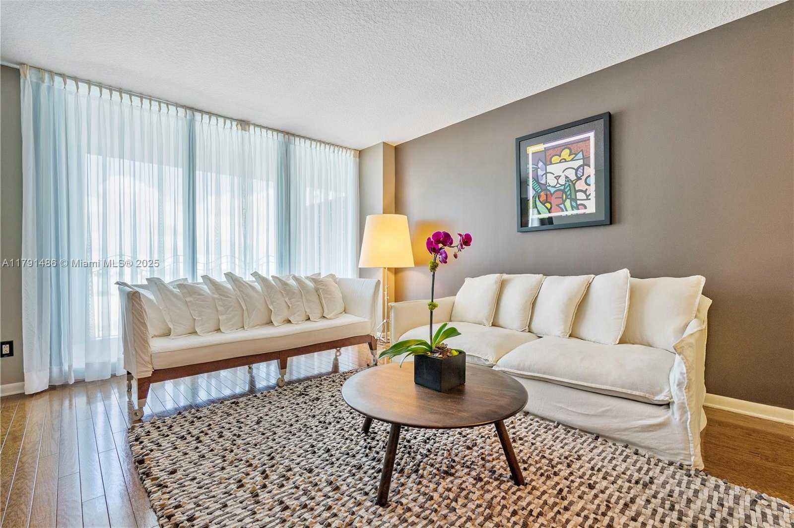Small Image of 1500 OCEAN DR #810, Miami Beach Number 2