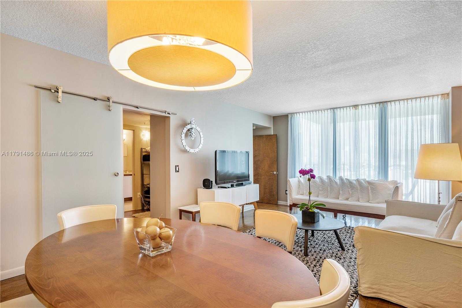 Small Image of 1500 OCEAN DR #810, Miami Beach Number 3
