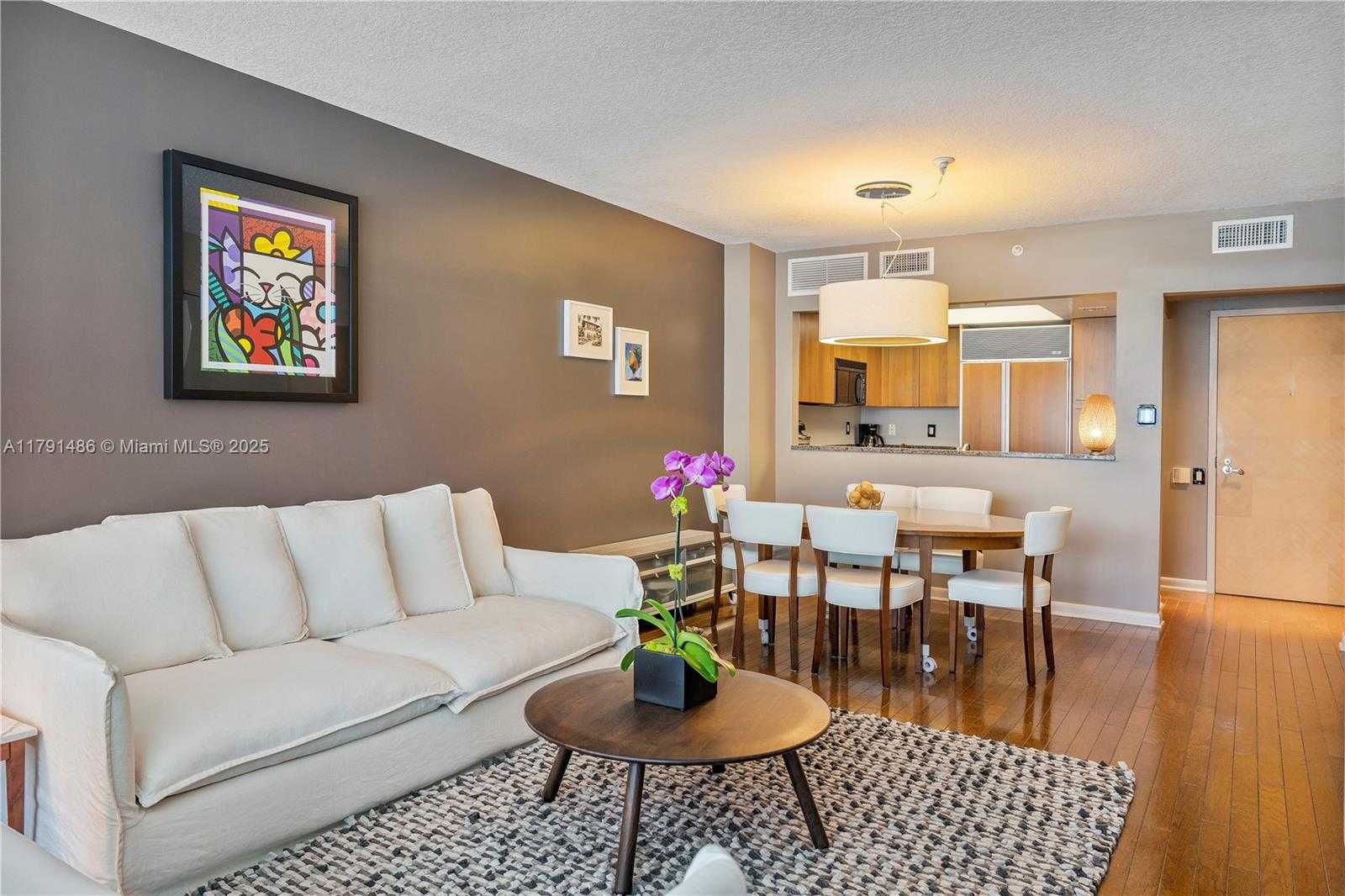 Small Image of 1500 OCEAN DR #810, Miami Beach Number 5