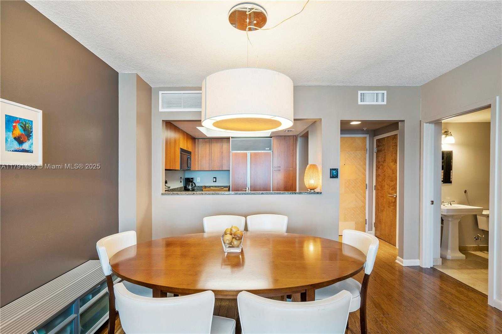 Small Image of 1500 OCEAN DR #810, Miami Beach Number 7