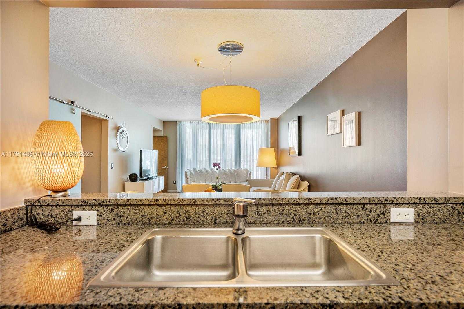 Small Image of 1500 OCEAN DR #810, Miami Beach Number 8