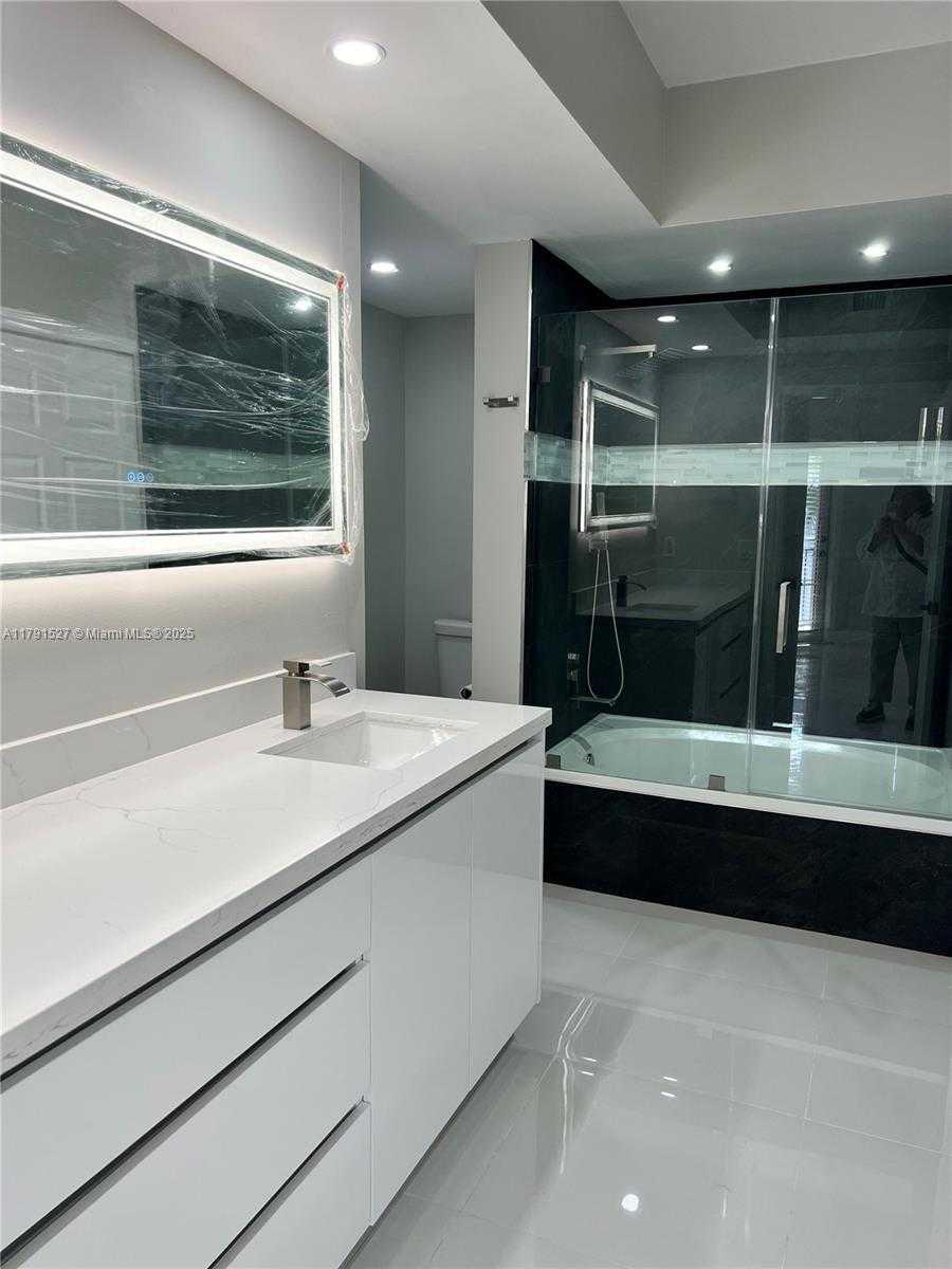 Small Image of 3115 NORTH EAST 184TH ST #4303, Aventura Number 32