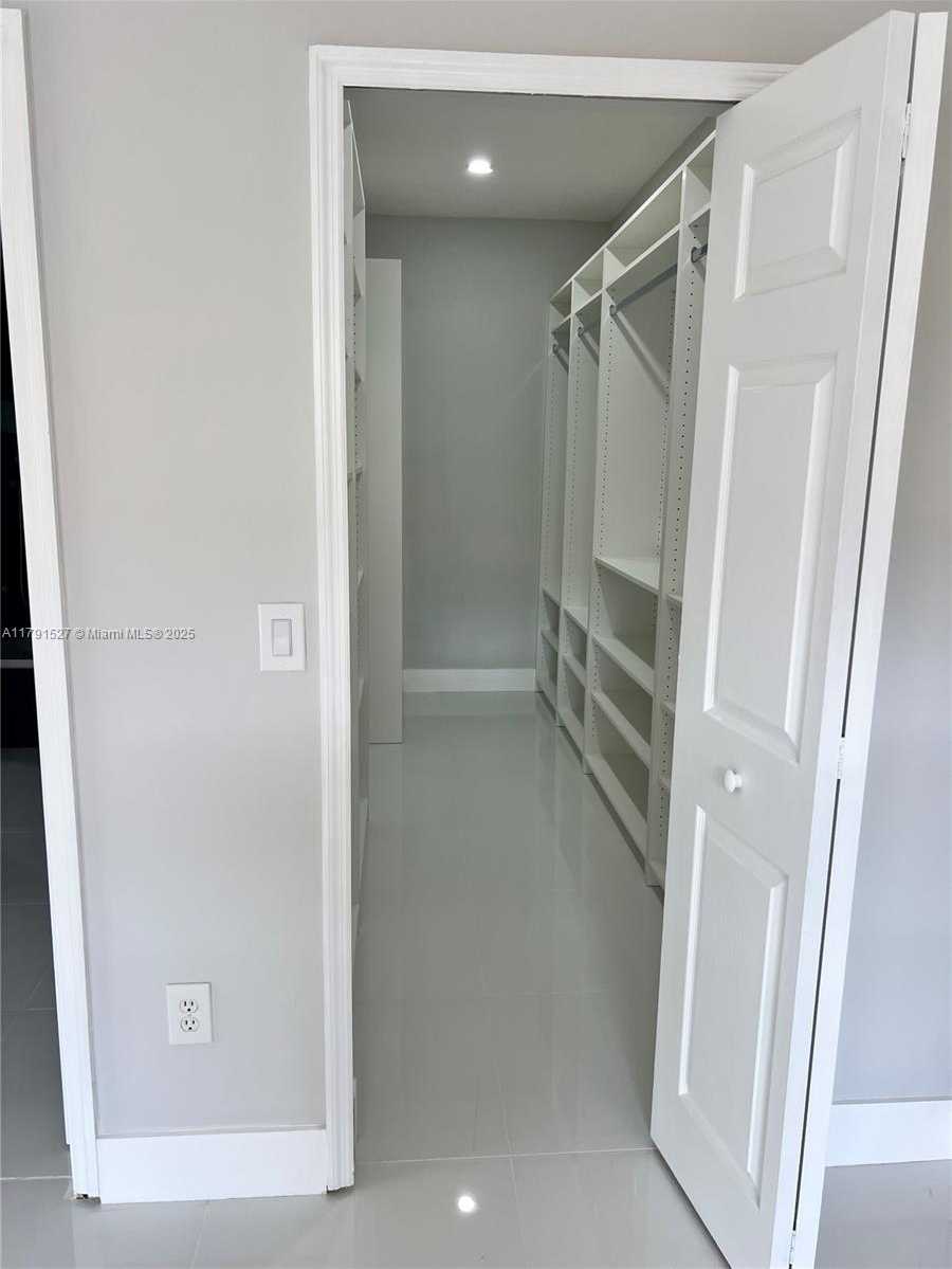 Small Image of 3115 NORTH EAST 184TH ST #4303, Aventura Number 36