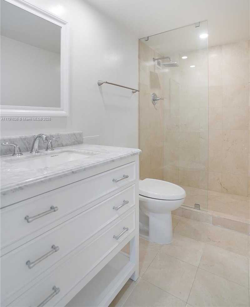 Small Image of 5101 COLLINS AVE #14U, Miami Beach Number 4