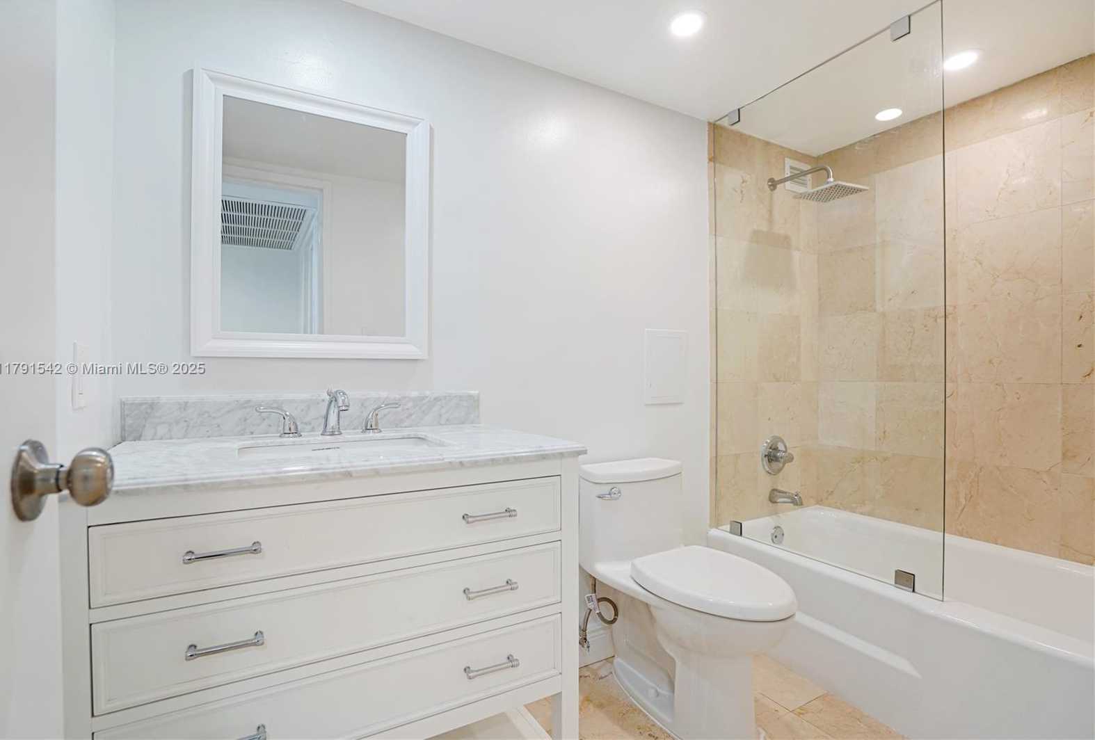 Small Image of 5101 COLLINS AVE #14L, Miami Beach Number 3