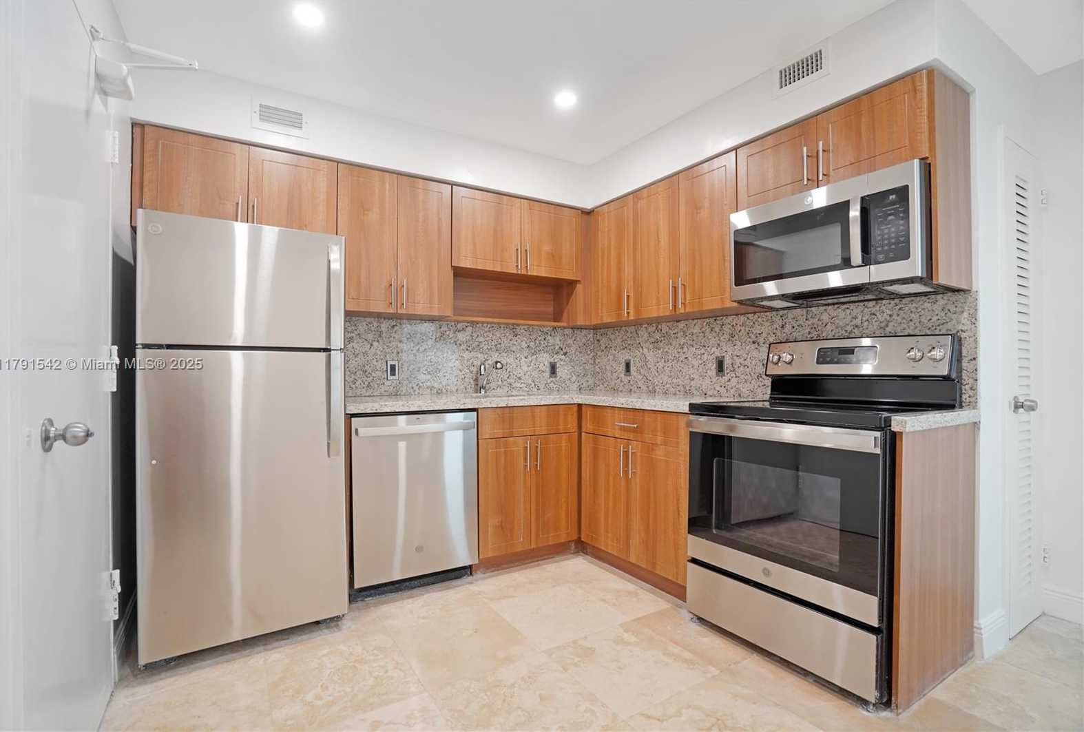 Small Image of 5101 COLLINS AVE #14L, Miami Beach Number 5