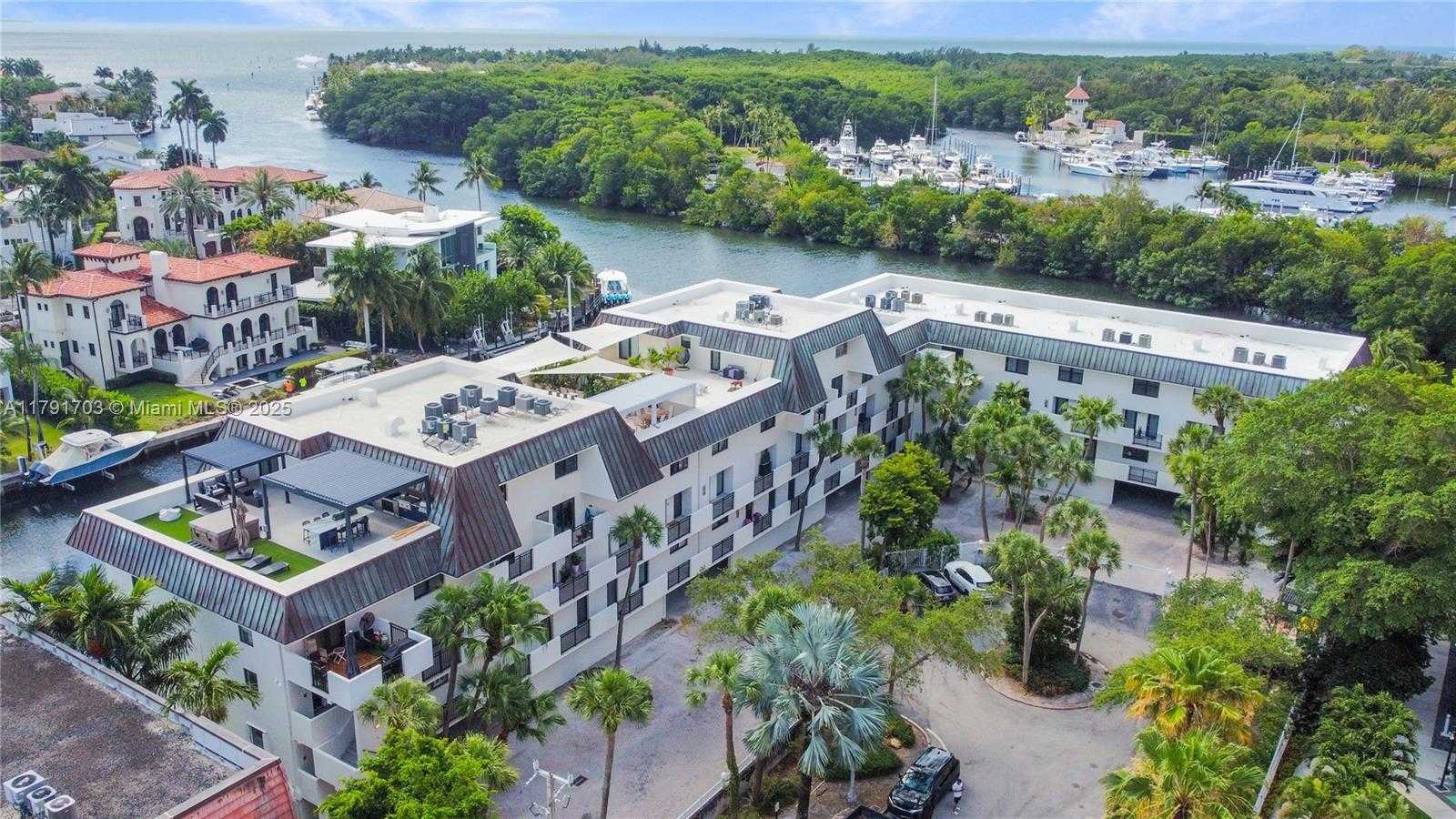 Small Image of 6901 EDGEWATER DR #321, Coral Gables Number 13