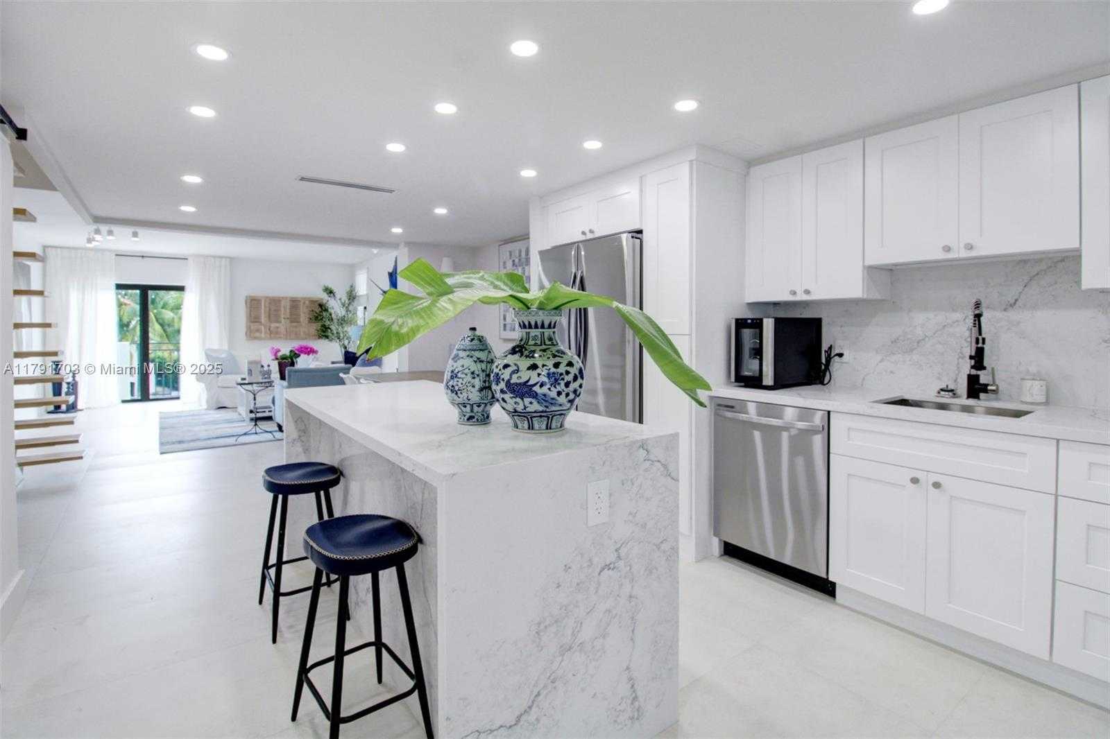 Small Image of 6901 EDGEWATER DR #321, Coral Gables Number 16