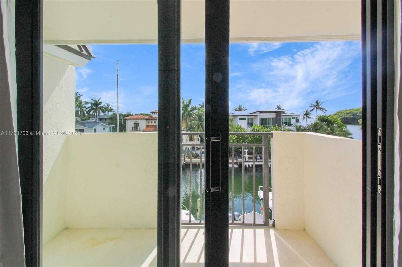 Small Image of 6901 EDGEWATER DR #321, Coral Gables Number 27