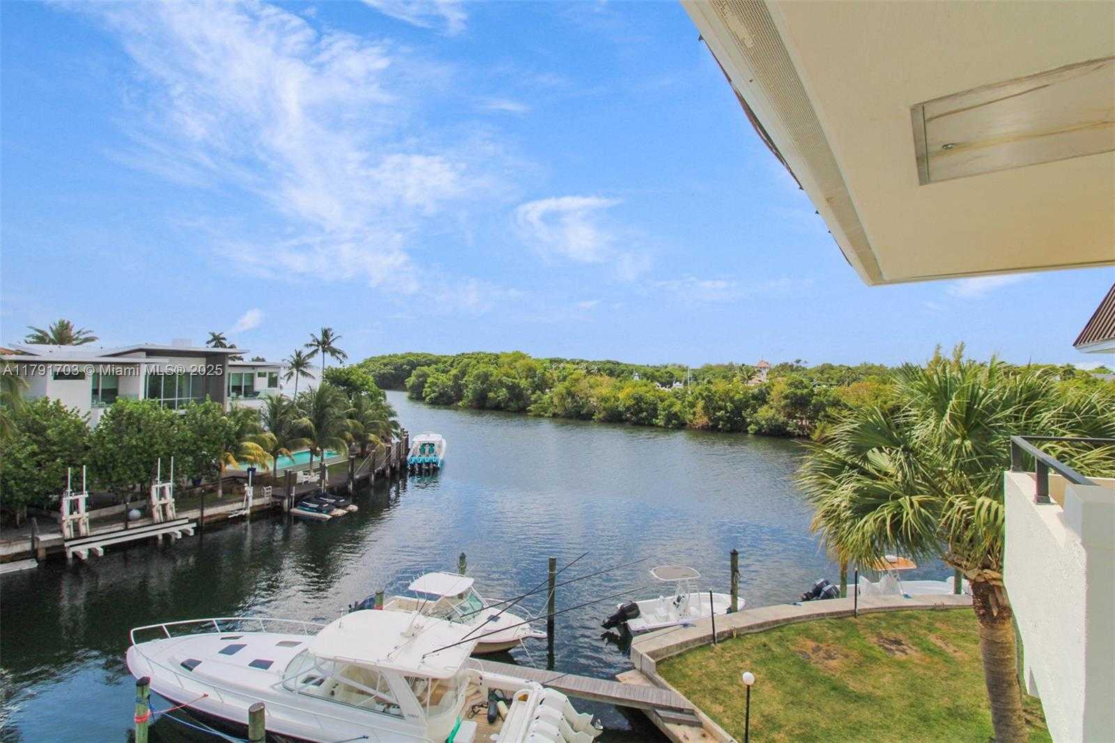 Small Image of 6901 EDGEWATER DR #321, Coral Gables Number 28