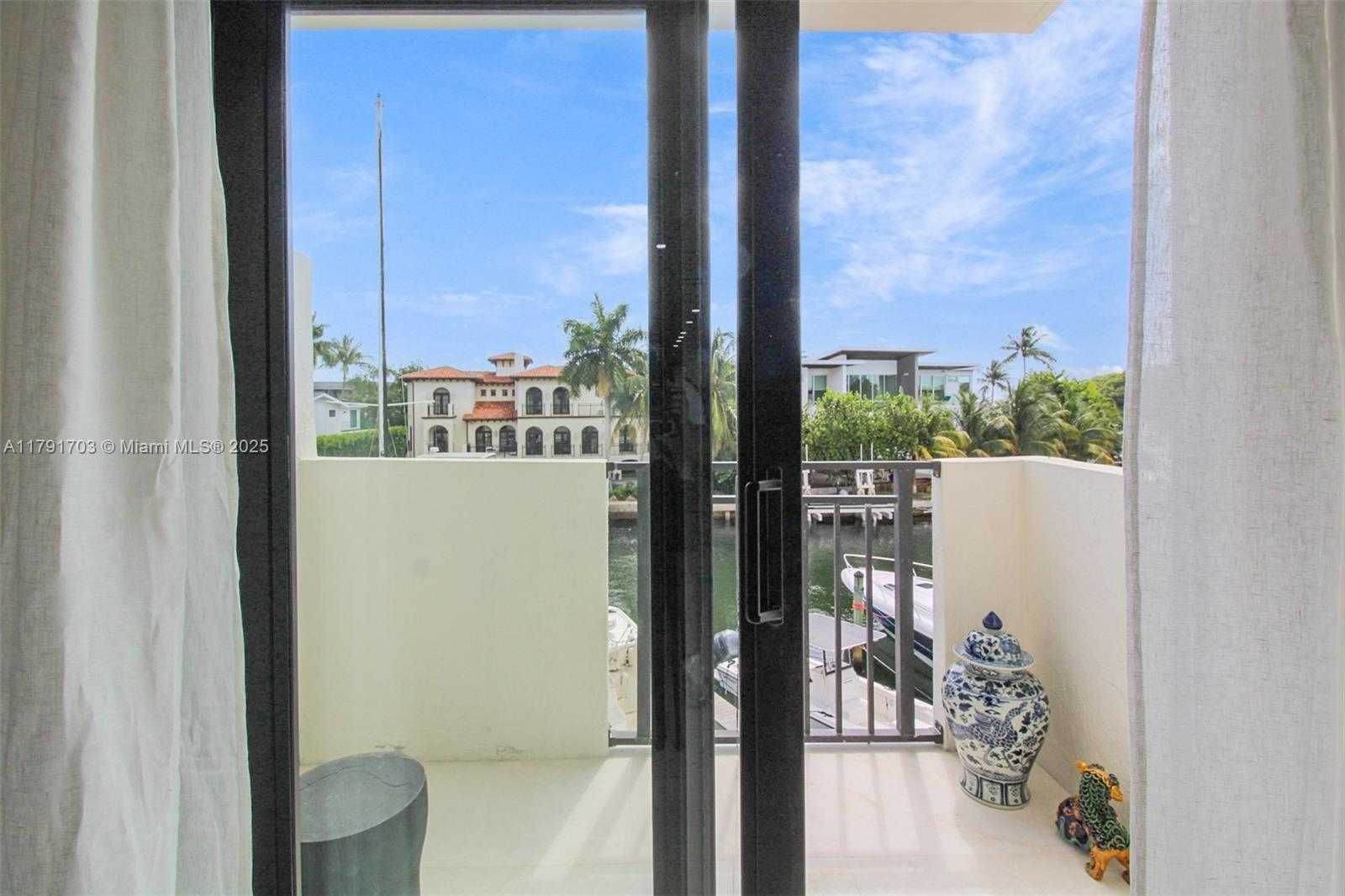 Small Image of 6901 EDGEWATER DR #321, Coral Gables Number 29