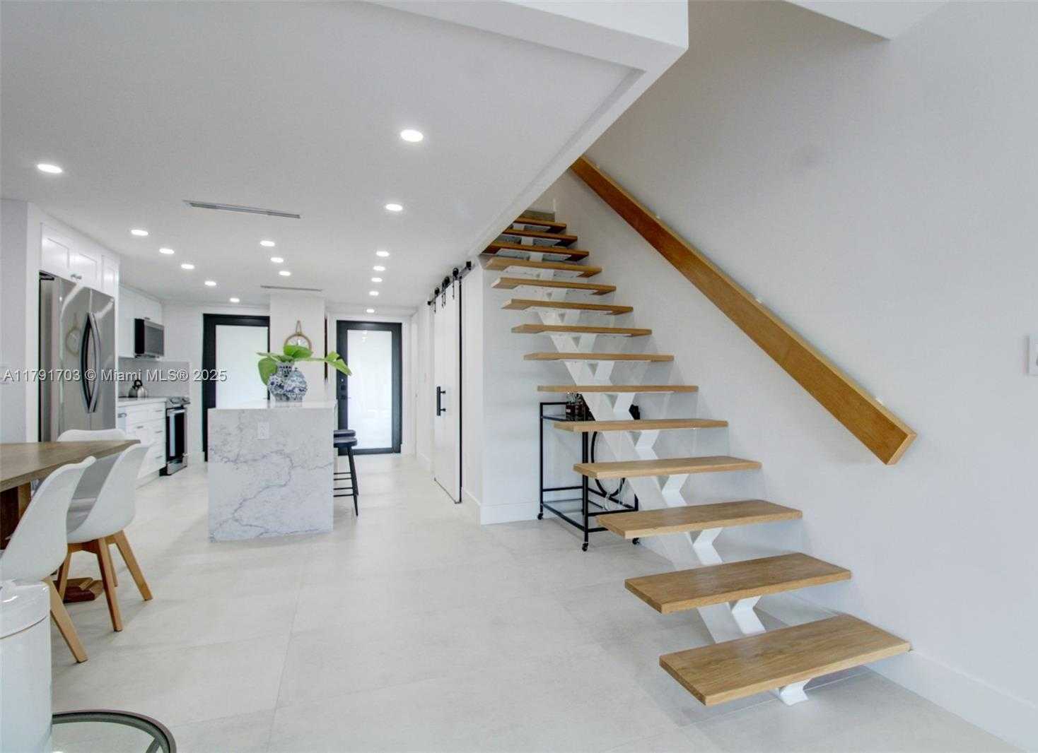 Small Image of 6901 EDGEWATER DR #321, Coral Gables Number 5