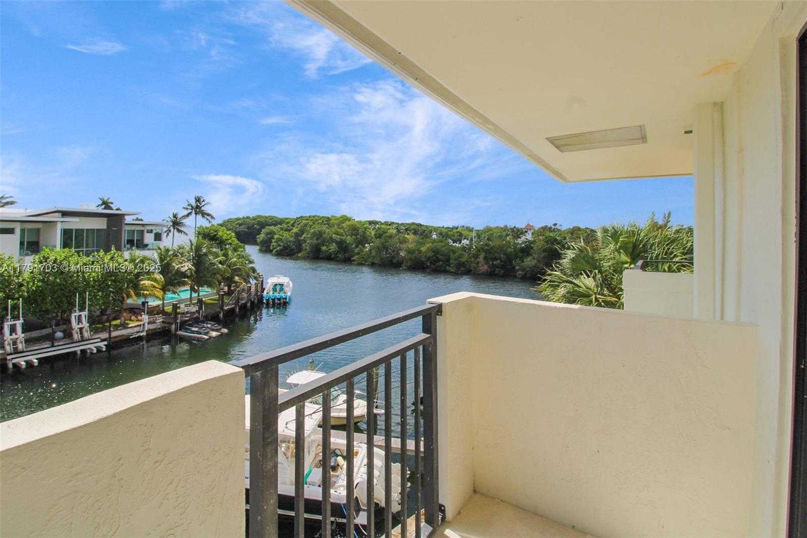 Small Image of 6901 EDGEWATER DR #321, Coral Gables Number 6